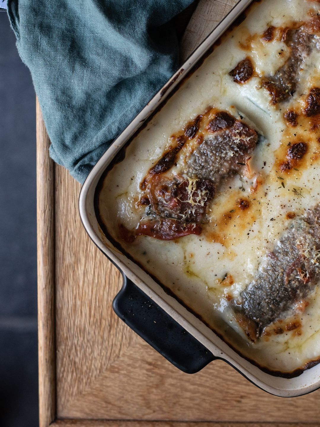 Zucchini rolls in cheese sauce