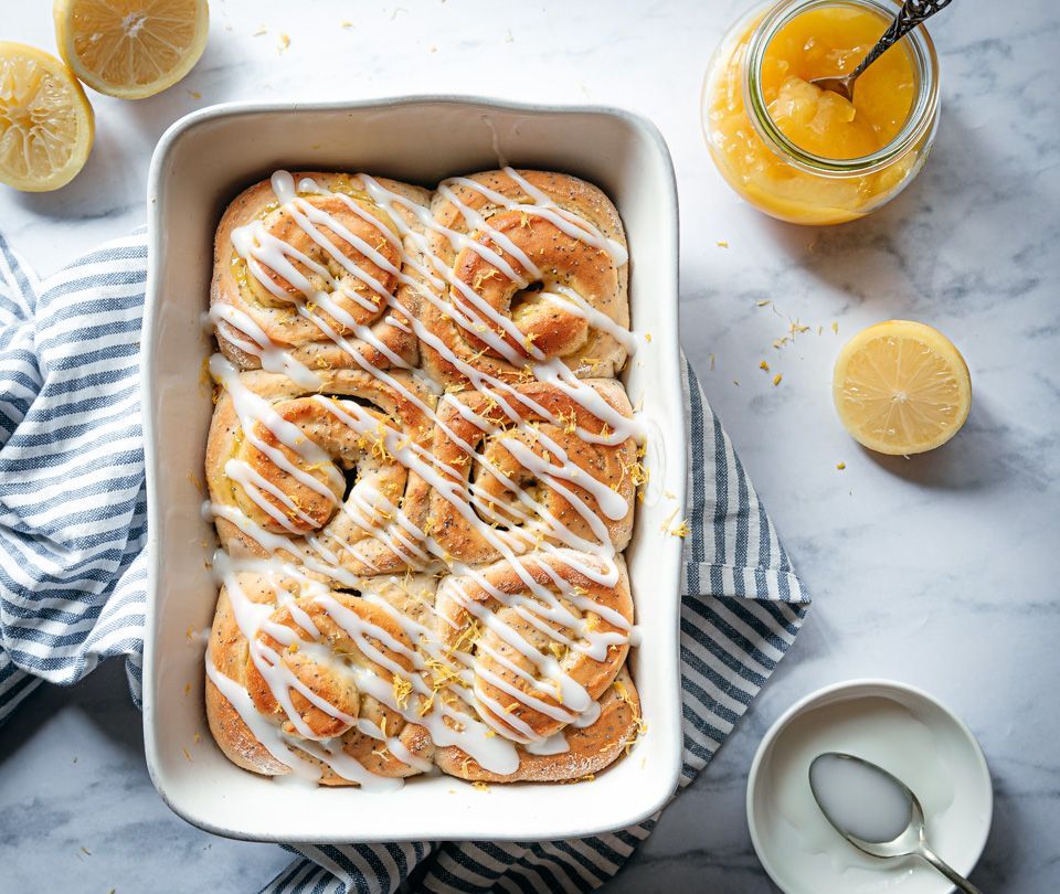 Lemon curd poppyseed rolls