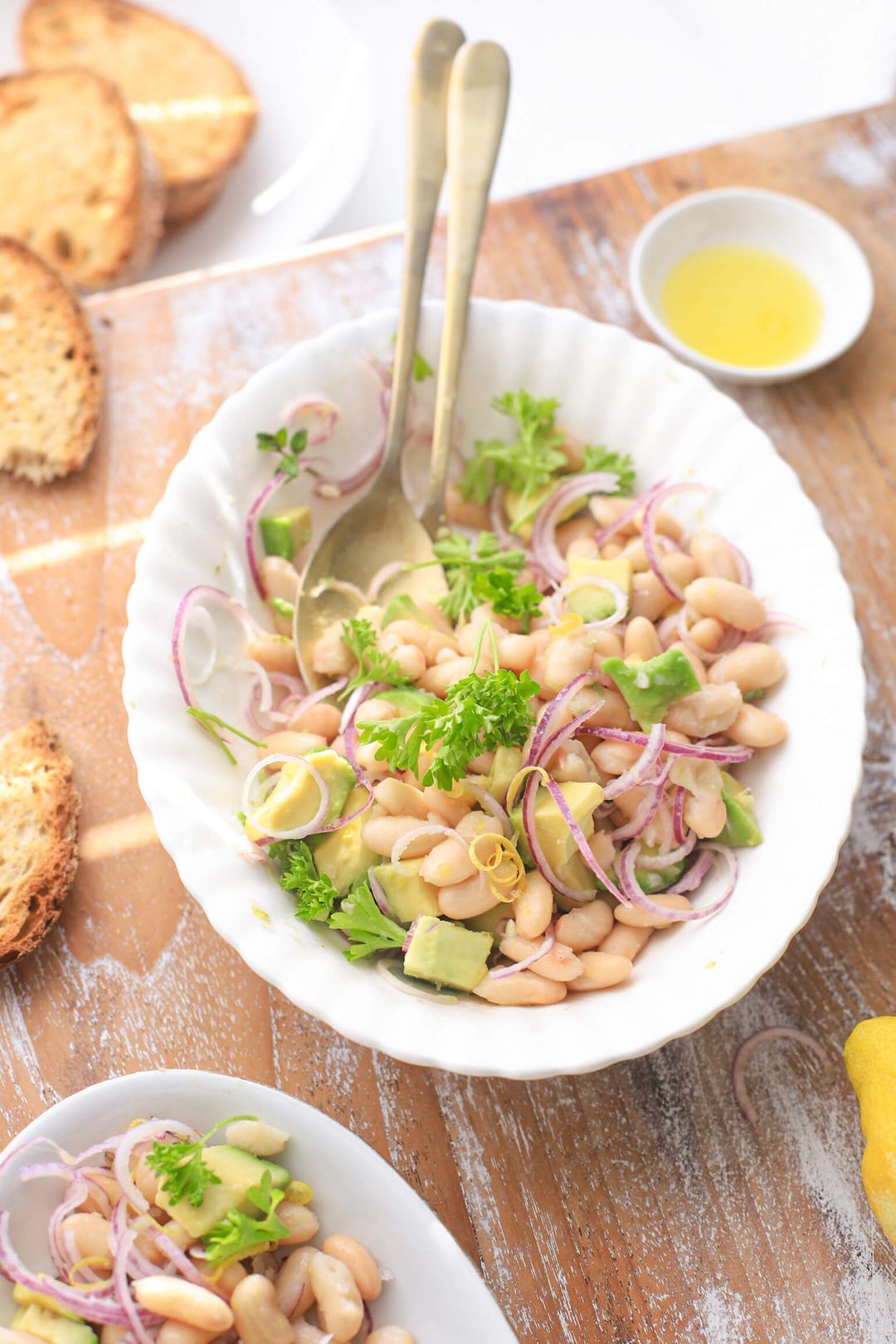 Cannellini bean salad, red onion, avocado & lemon