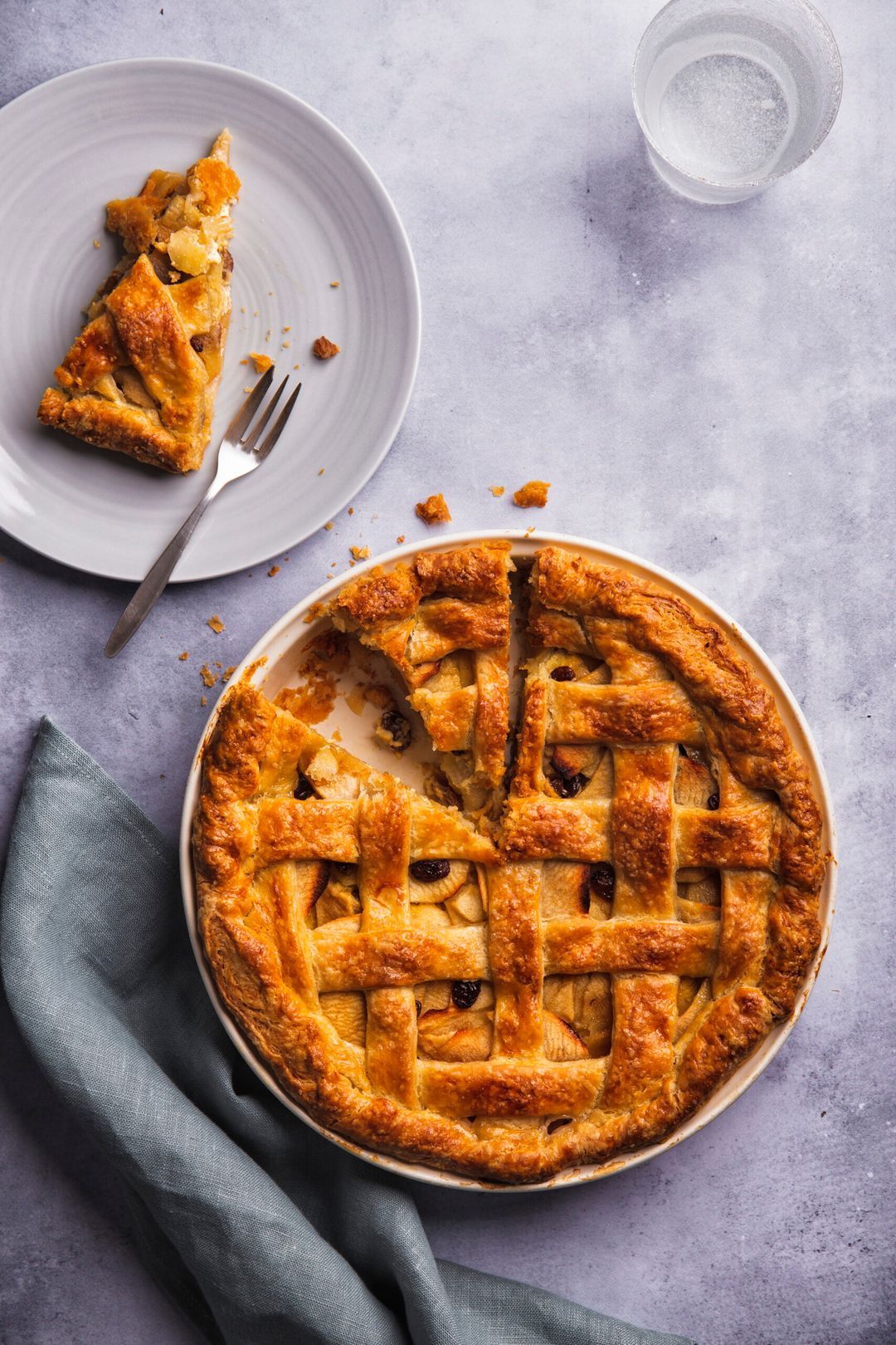 Apple pie with pastry cream