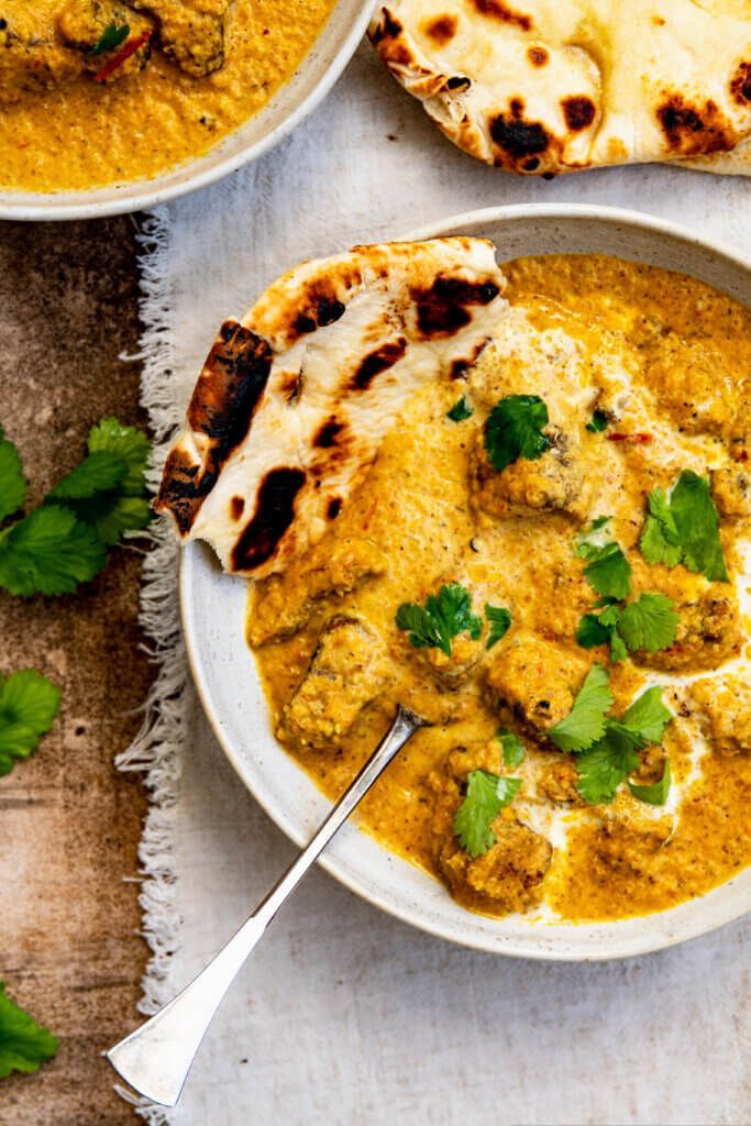 Chicken korma curry with naan