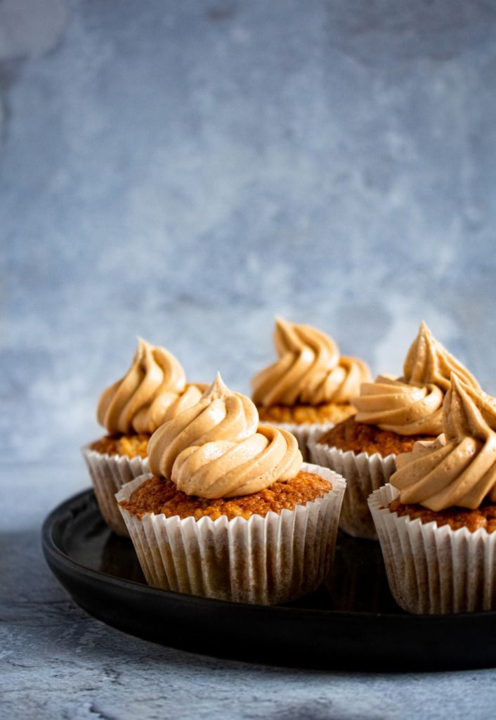 Apple cupcakes with speculoos cream