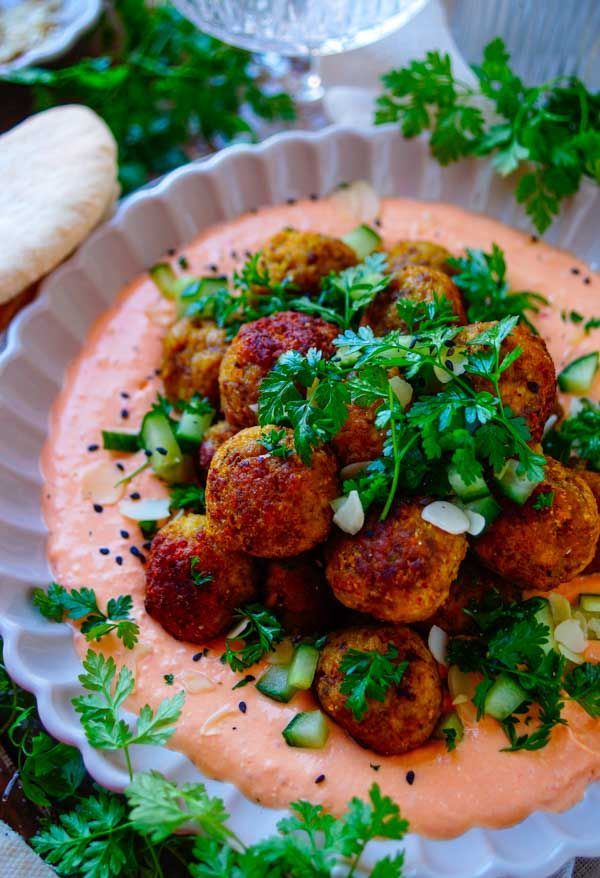 Meatballs with bell pepper feta dip