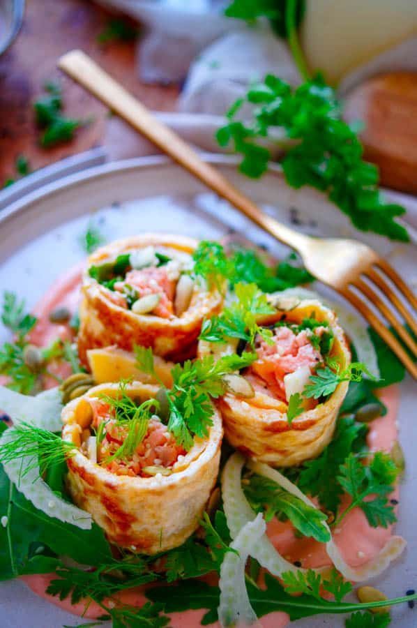 Omelet rolls with salmon