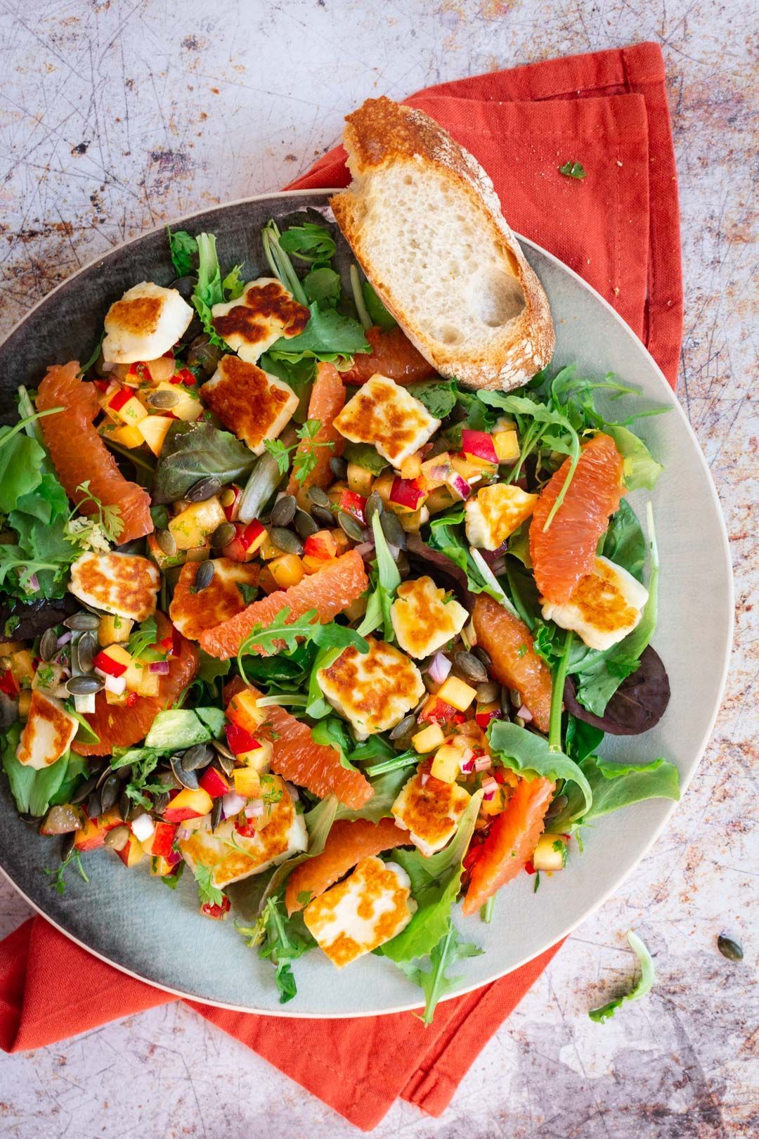 Salad halloumi with plum salsa and orange