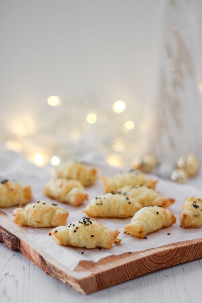 Puff pastry with herb cheese
