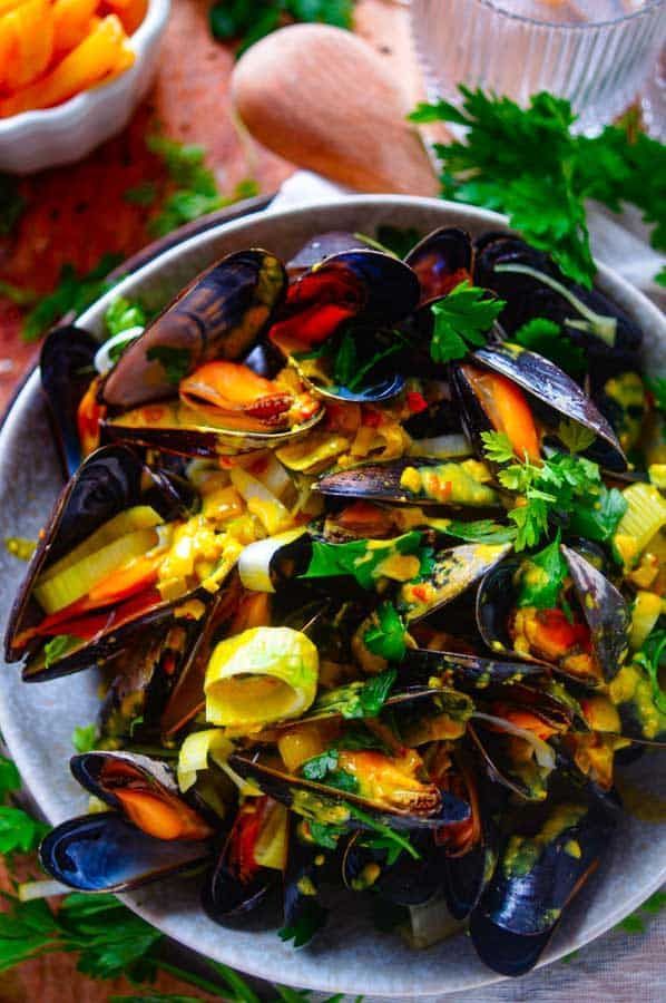 Steamed mussels with curry sauce