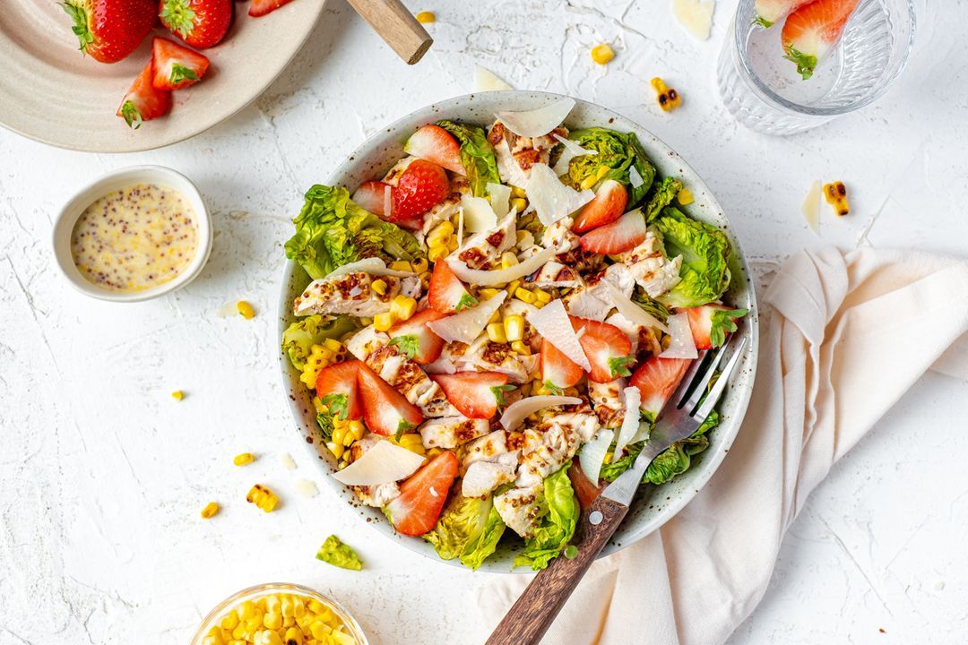 Summer salad with chicken and strawberries