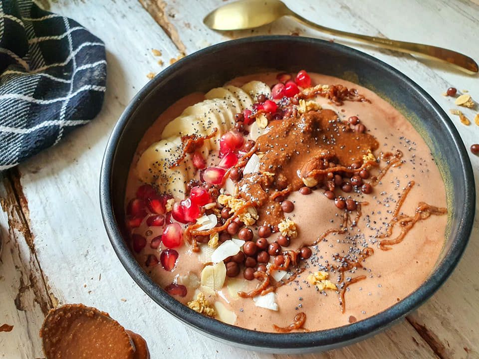 Chocolate & hazelnut smoothie bowl