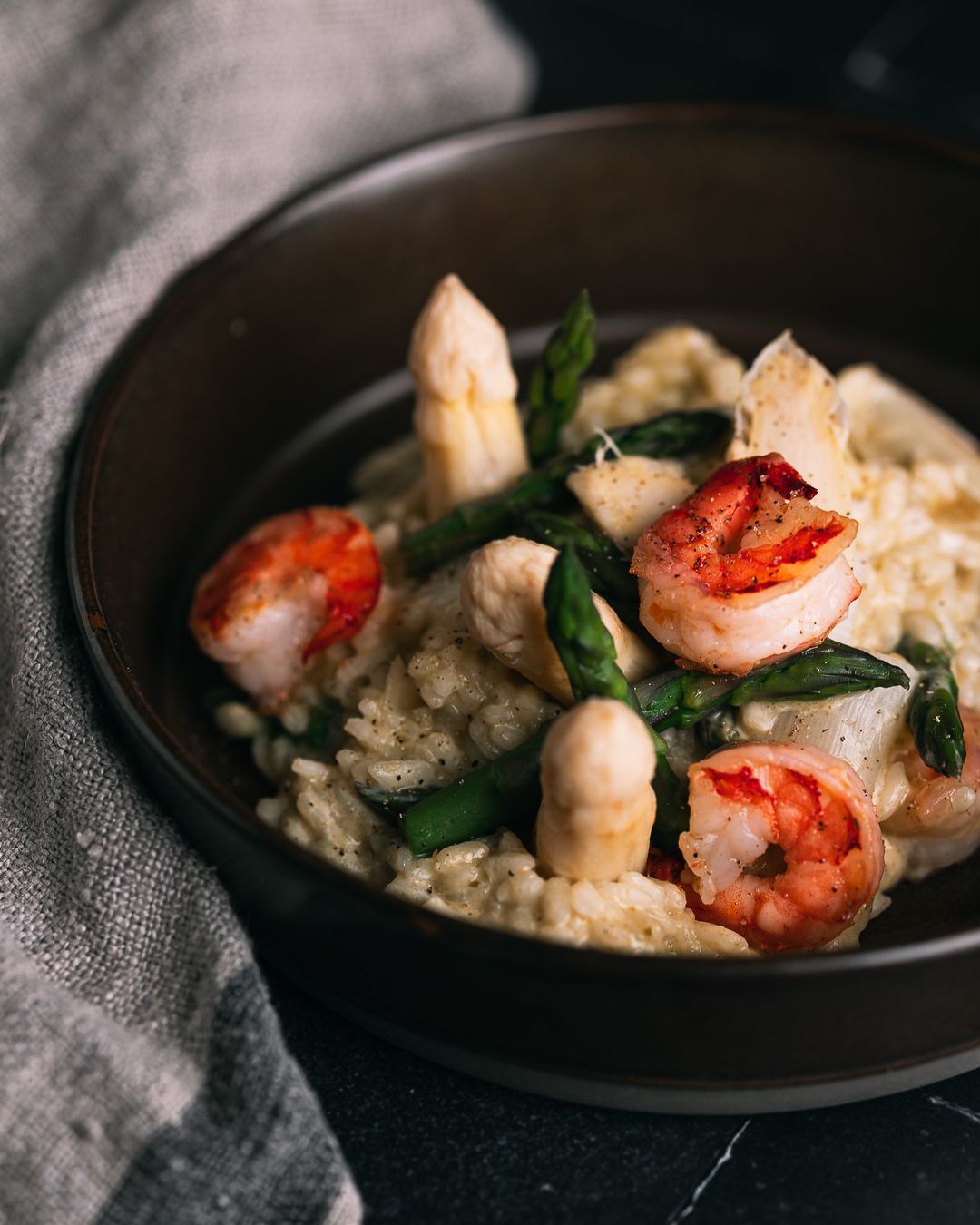 Risotto with delicious asparagus & scampi 💚🤍❤️