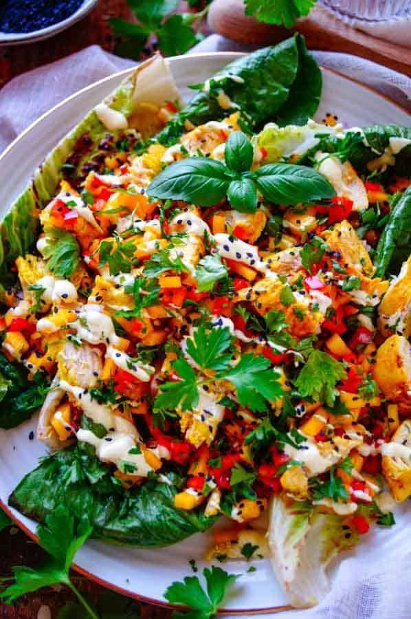 Salad with chicken and mango