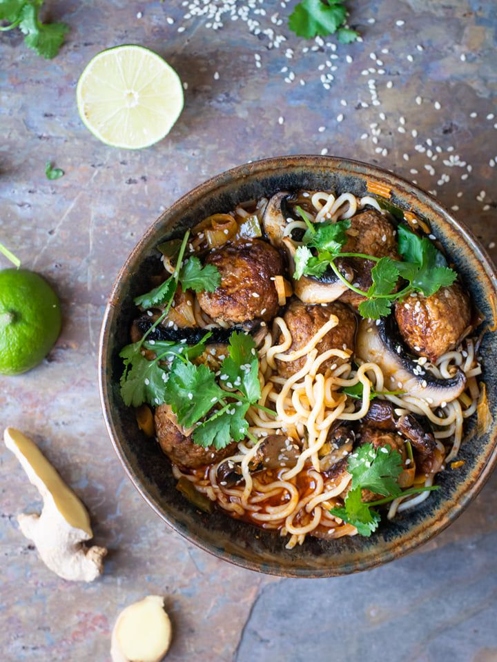 Thai spaghetti with curry sauce and meatballs