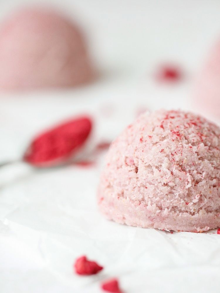 Raspberry-coconut firecrackers (no-bake)