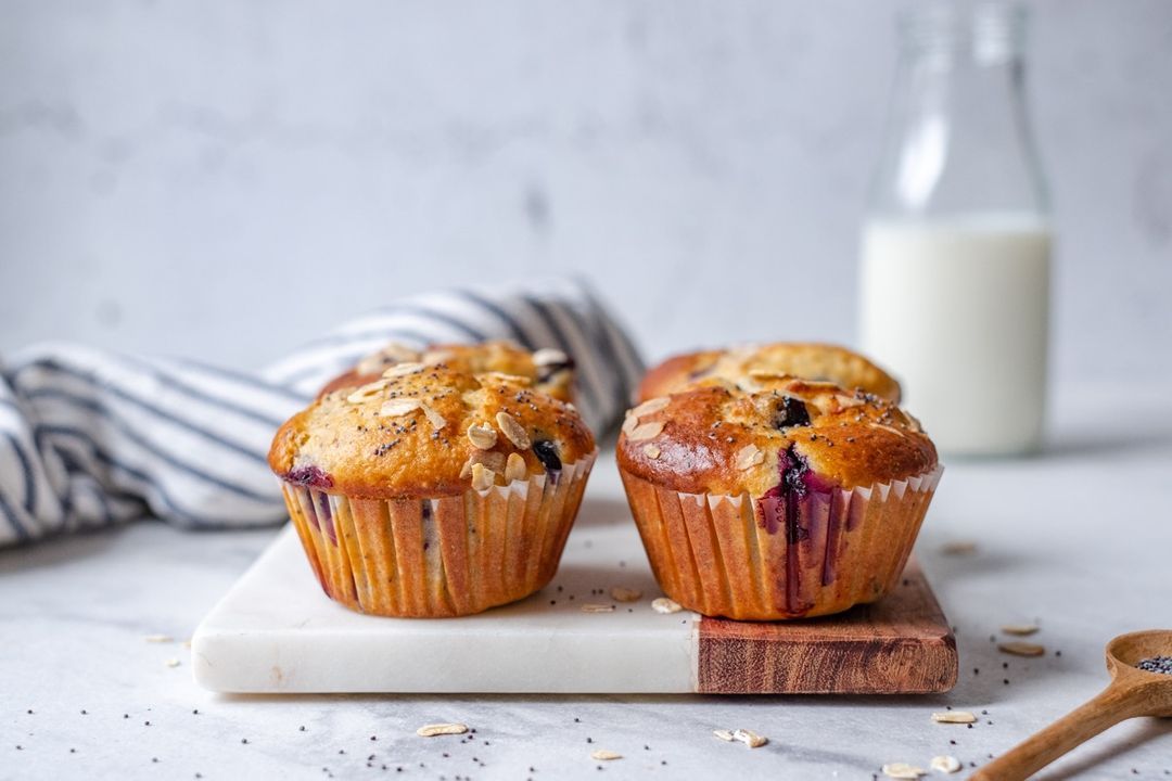 Muffins with blueberries, poppy seeds and lemon