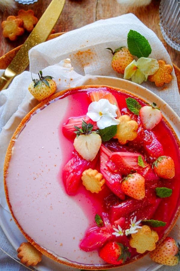 Panna Cotta pie with strawberries and rhubarb