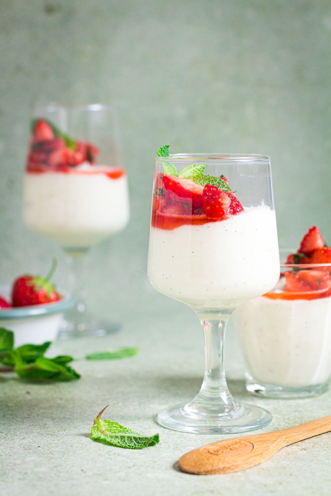 White chocolate mousse with strawberries