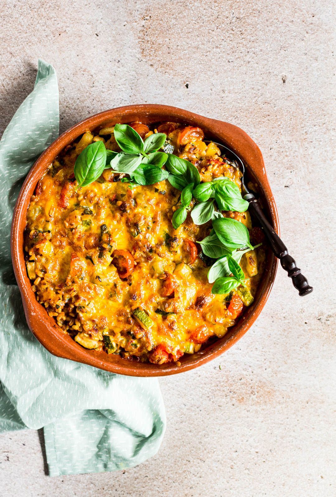 One-pan dish with zucchini and bell pepper