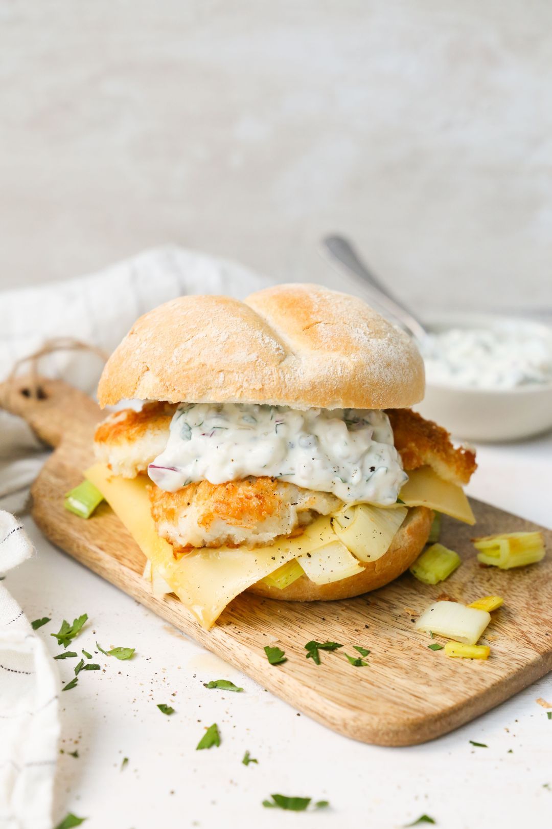 Fishburger with plaice, braised leek and tartar sauce