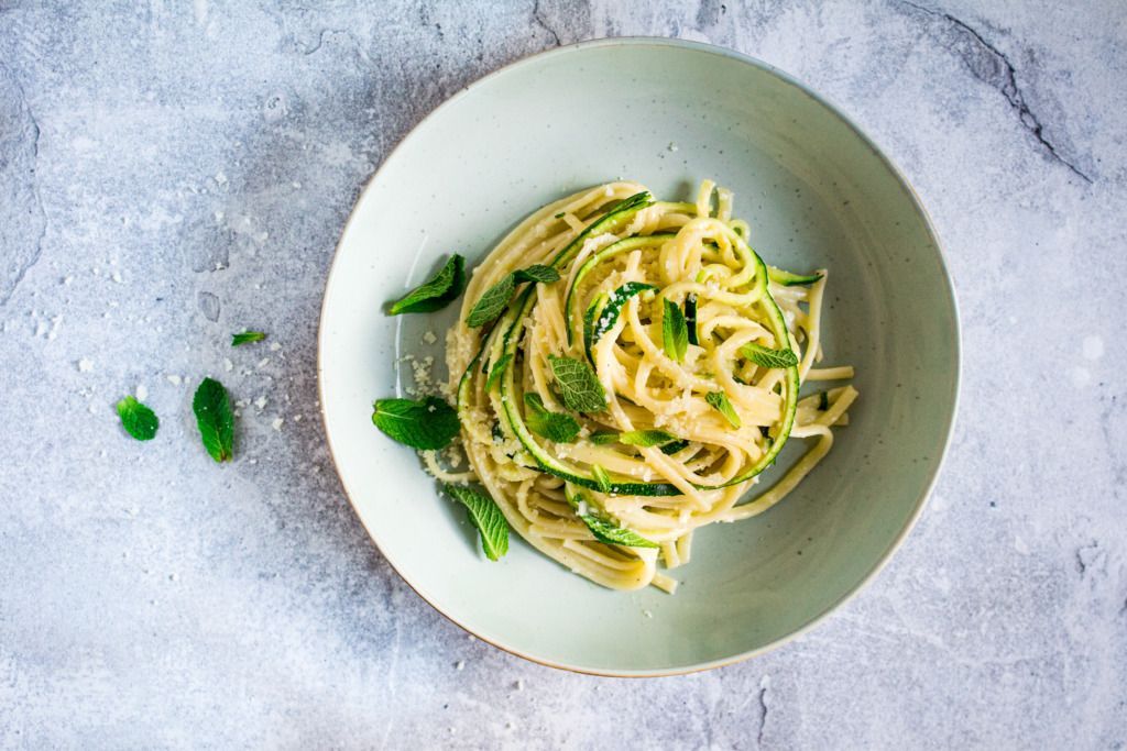 Pasta with zucchini, lemon and pecorino