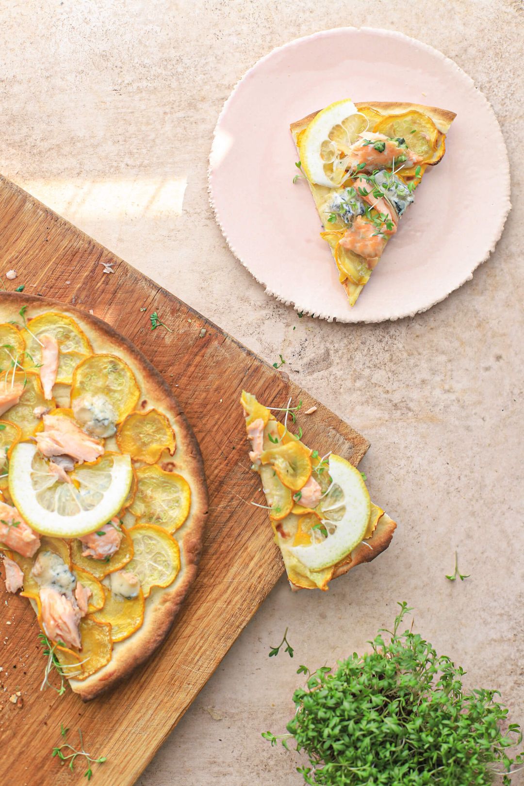 Pizza bianca with salmon, zucchini, gorgonzola & lemon