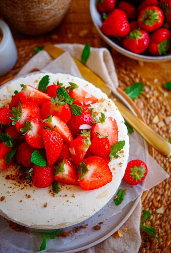 cheesecake with strawberries