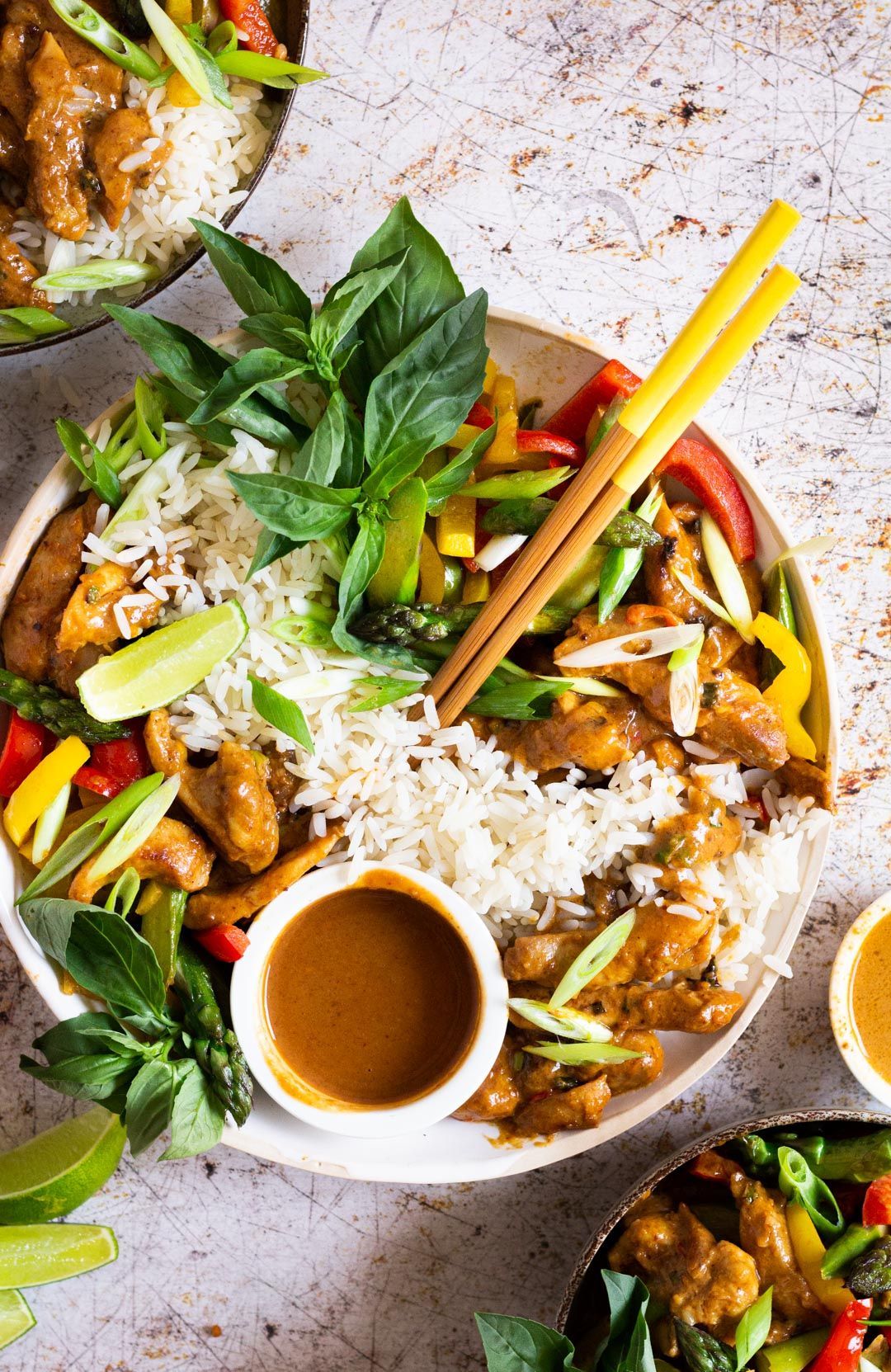Chicken with peanut sauce, asparagus and bell pepper