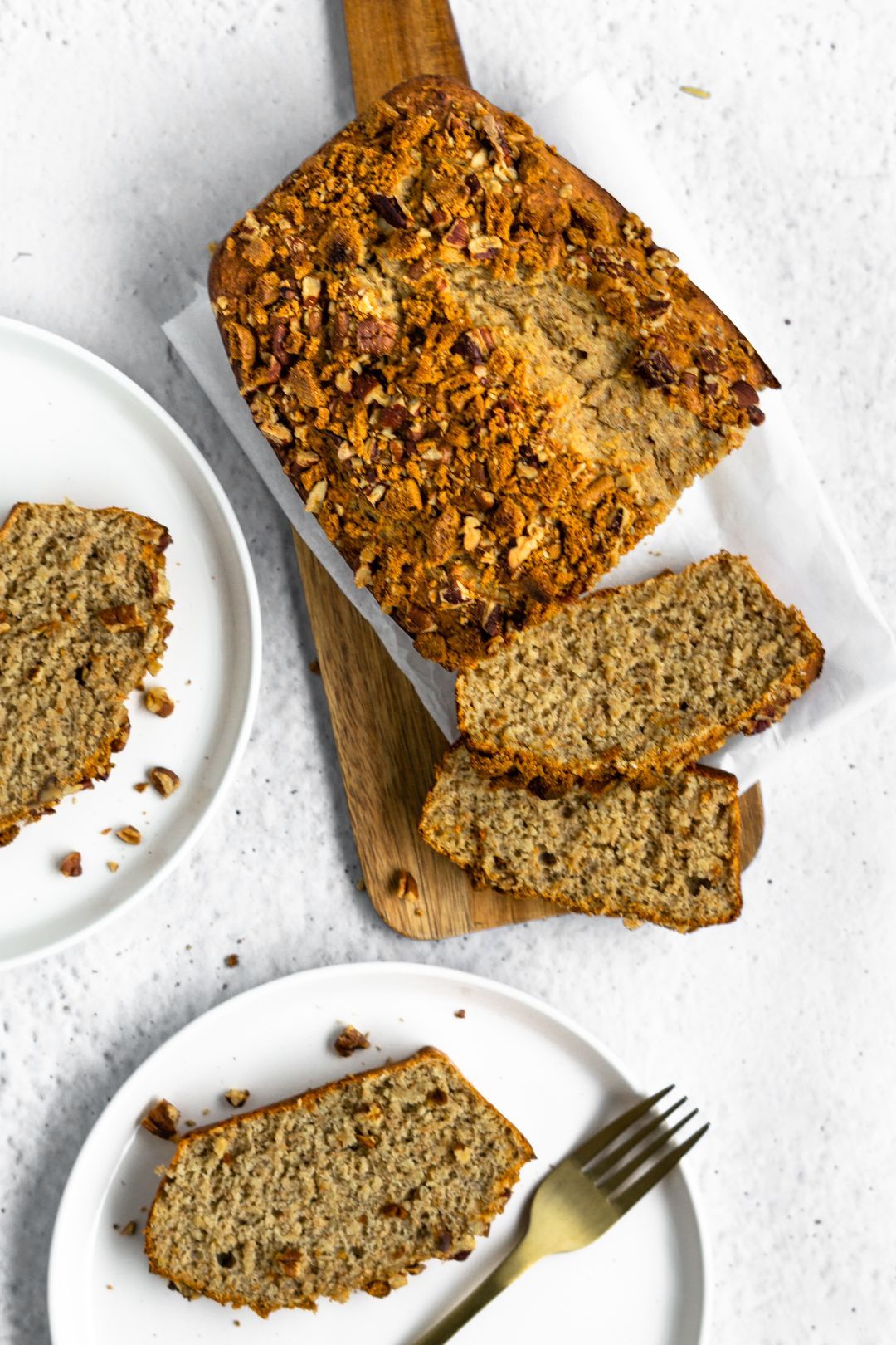 Banana bread with speculoos and pecan nuts