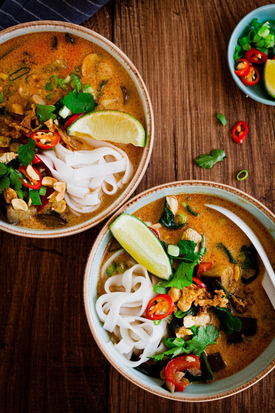 Thai soup with chicken and rice noodles