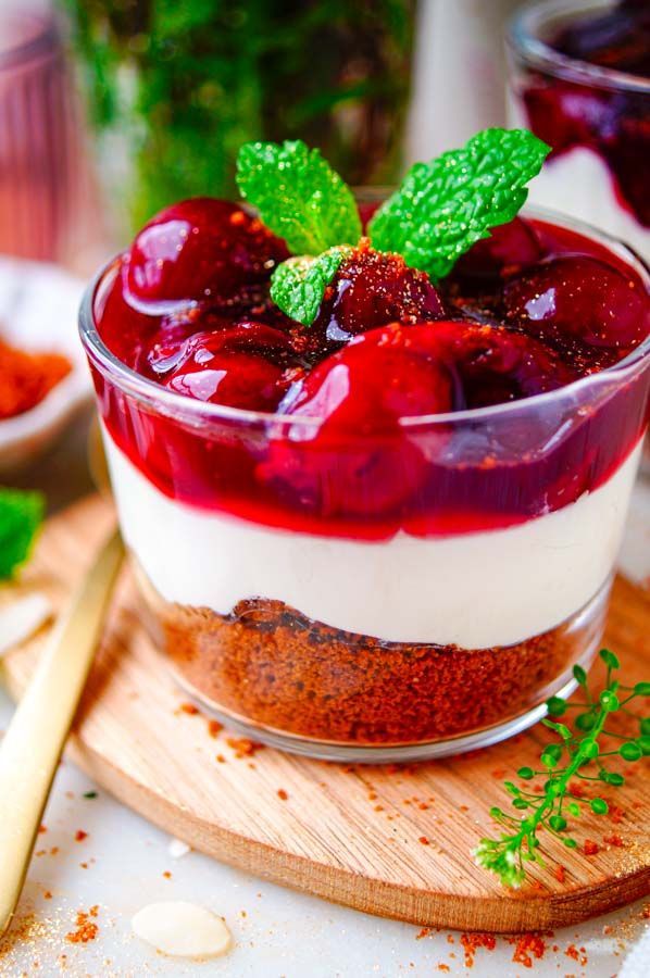 Cheesecake in a glass with cherries and gingerbread
