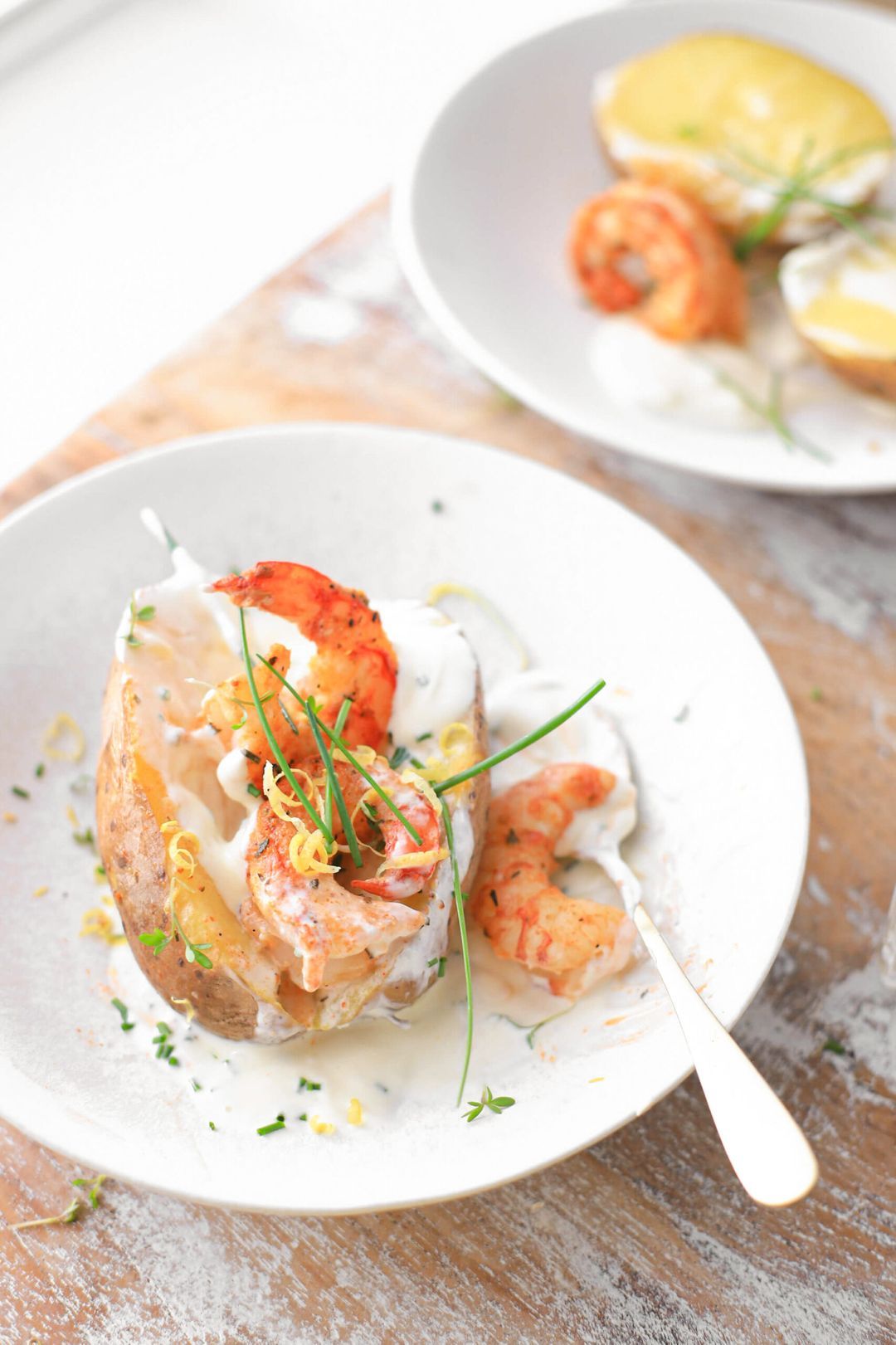 Baked potato with cajun prawns / shrimps and lemon cream