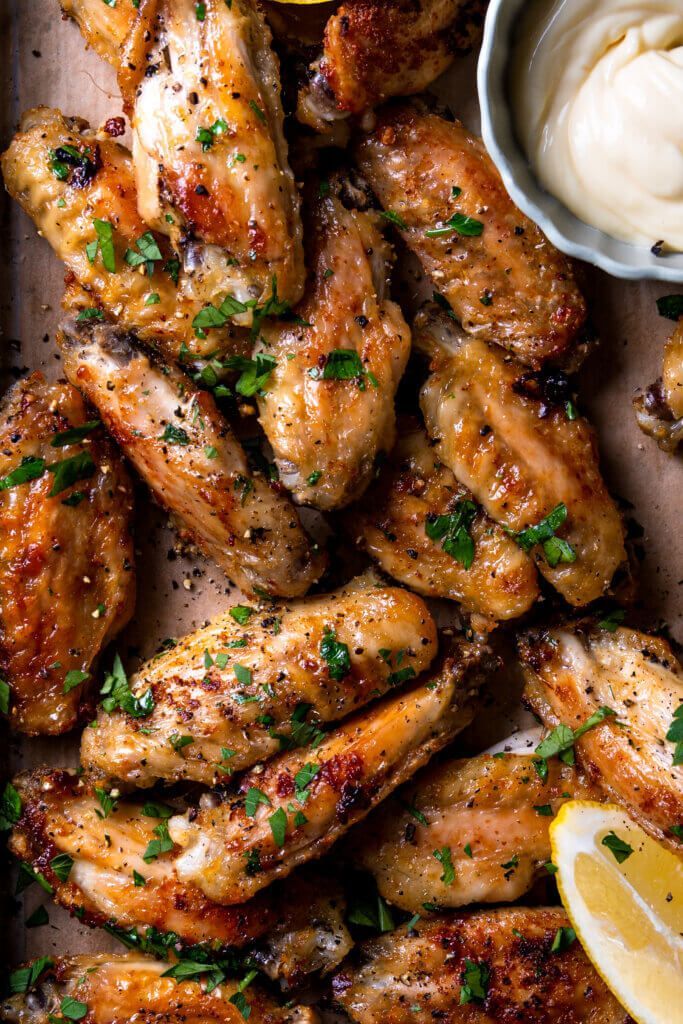 Chicken wings with black pepper and lemon