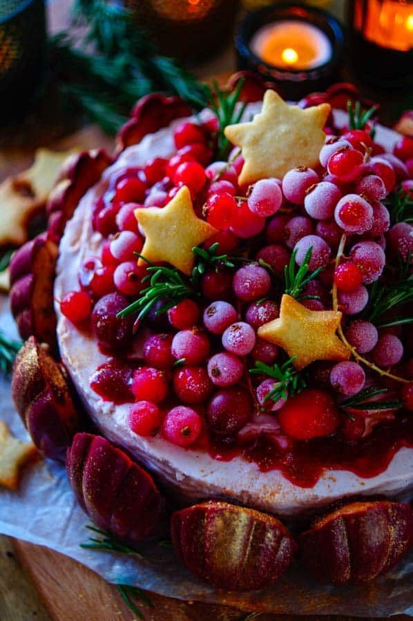 Yogurt pie with cranberries