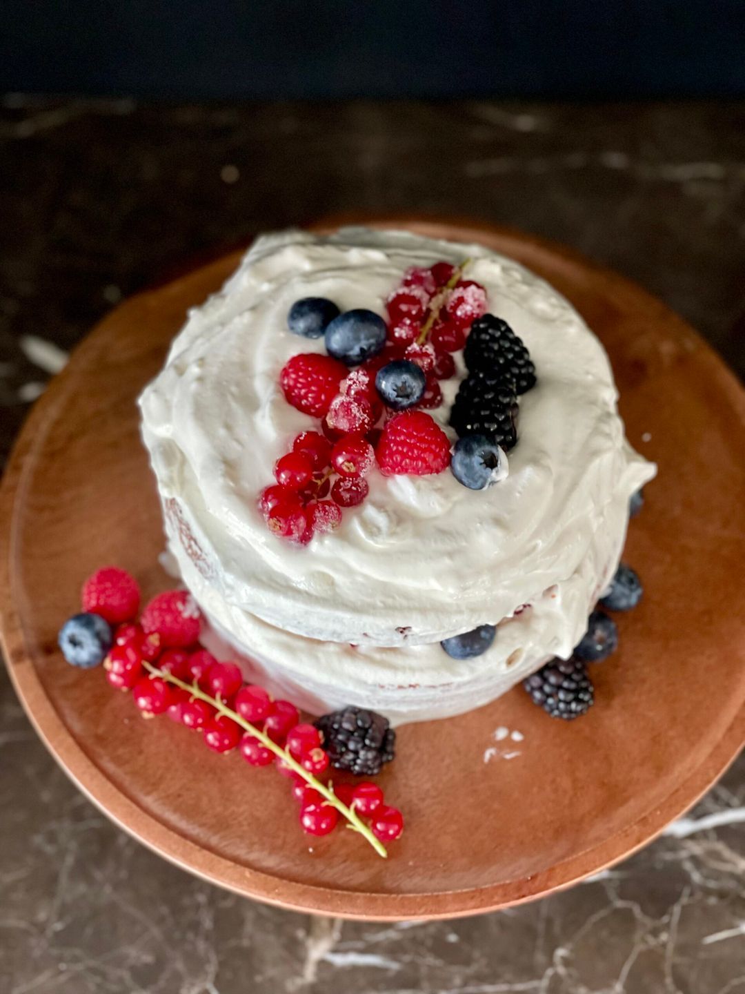 Naked cake with almond and mascarpone