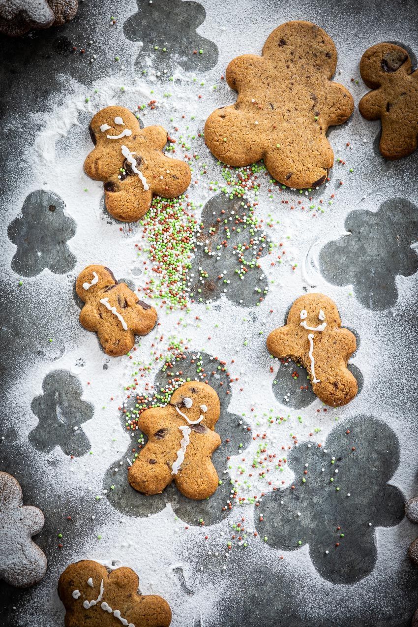 Gingerbread cookies with chocolate