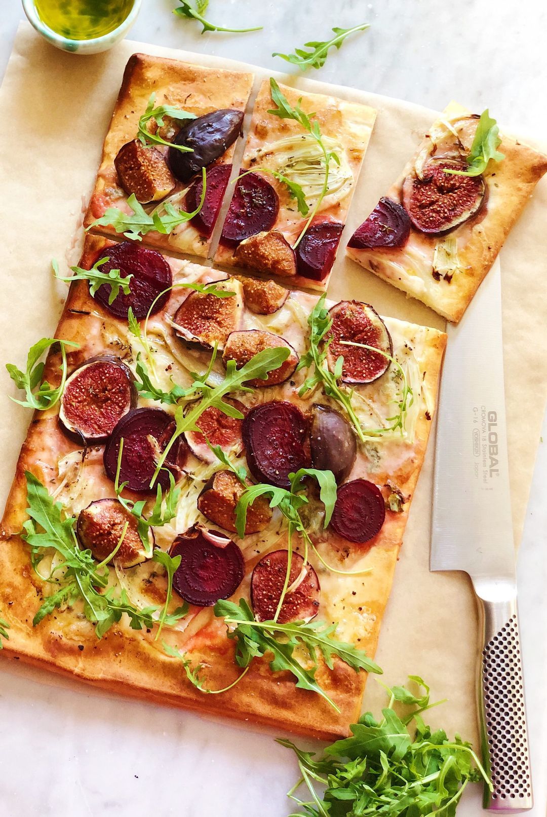 Tart with gorgonzola, figs, fennel and beetroot