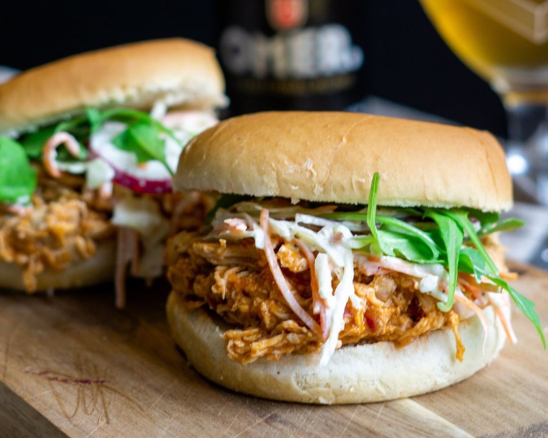 Pulled chicken burgers