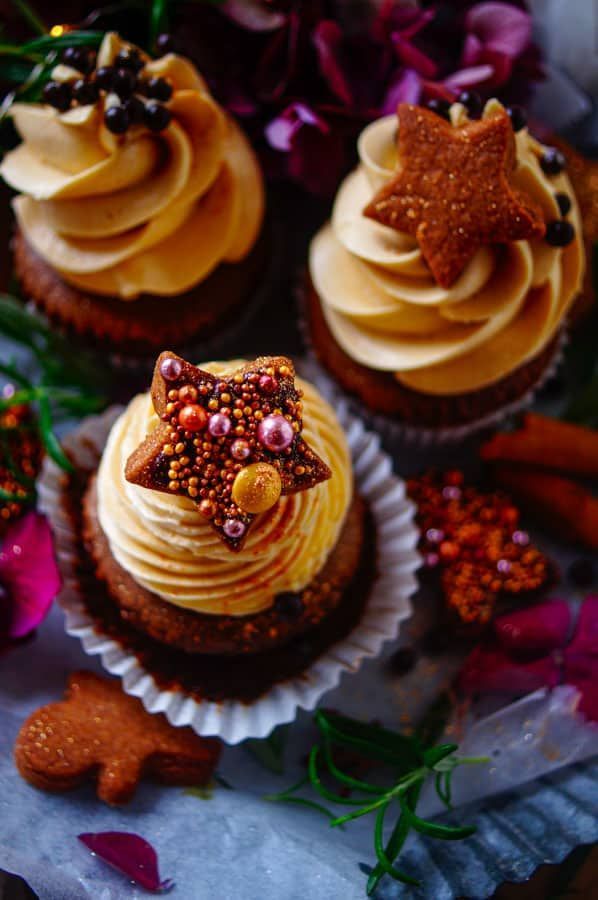 Gingerbread cupcakes with cream cheese