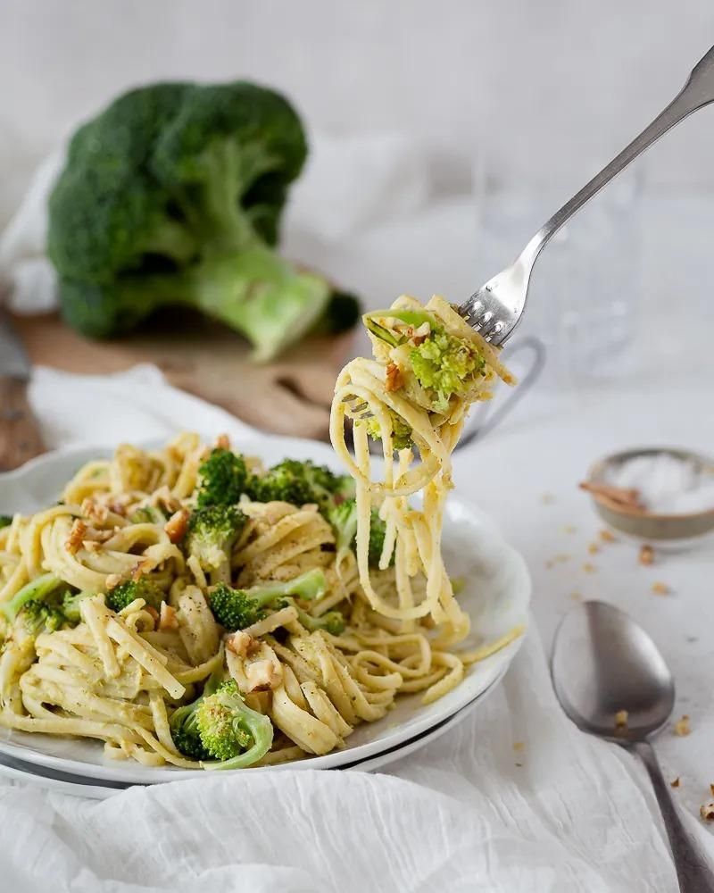 Linguini with Broccoli Cream