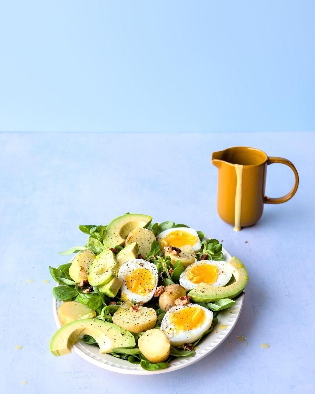 Salad with avocado, eggs and potatoes.