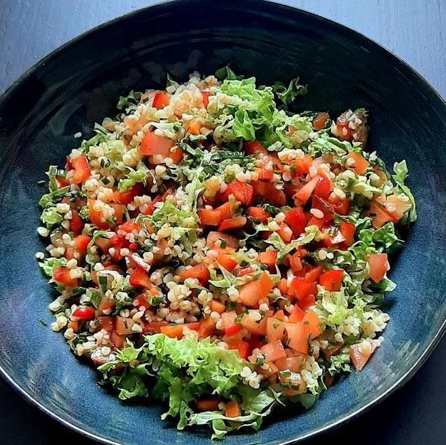 Bulgur salad & green curly lettuce