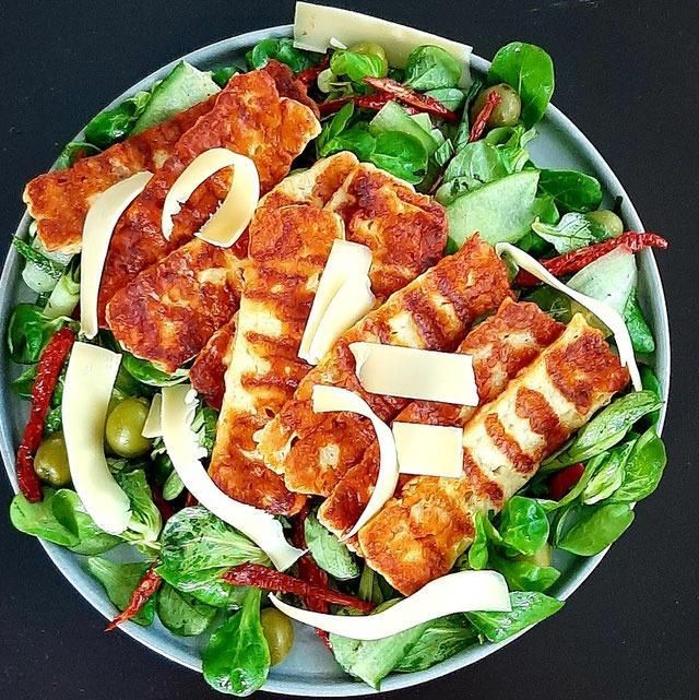 Berloumis salad & gruyere flakes