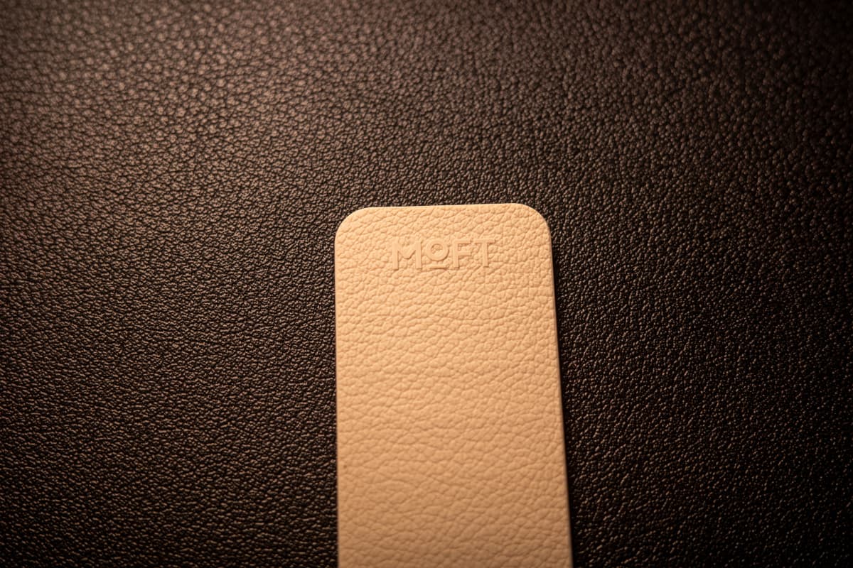 MOFT Snap Duo Watch Band のロゴ刻印