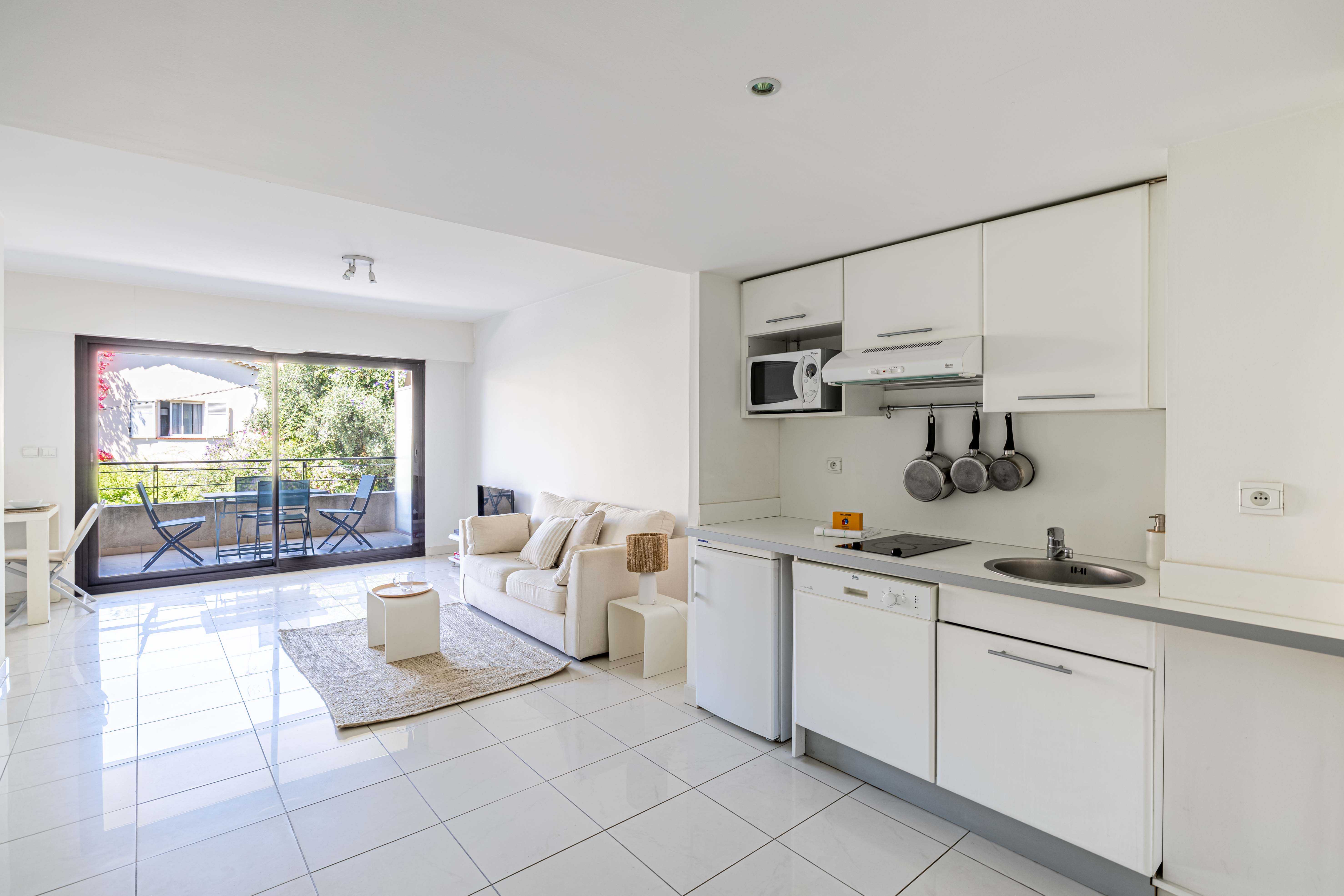 Charming apt with balcony/pool - 1BD/2P - Cannes — Cannes, Provence-Alpes-Côte d'Azur — vacation rental
