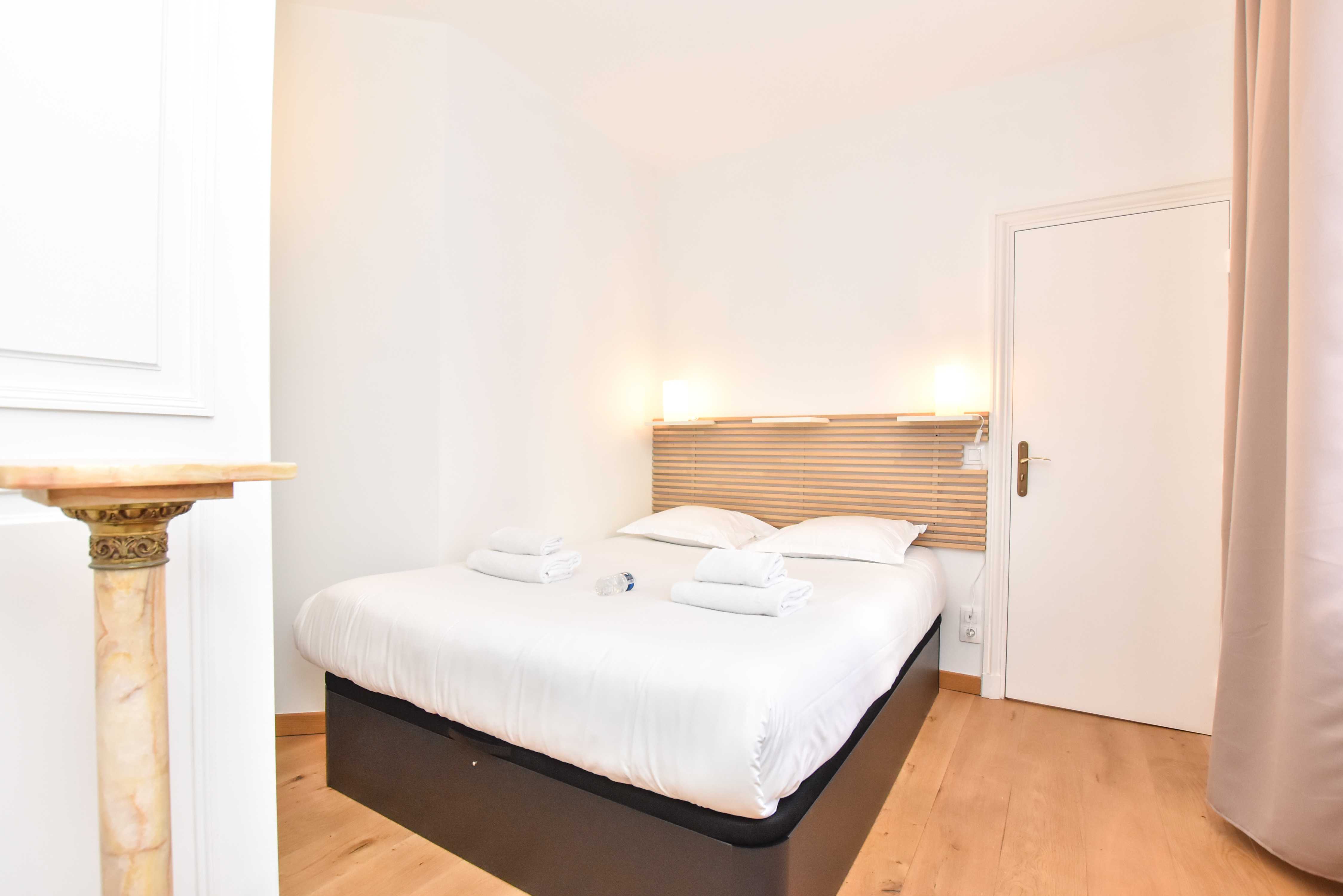Rare :Golden Triangle : Amazing 1BR with Terrace/ Office - BAIL MOBILITE — Paris, Île-de-France — vacation rental
