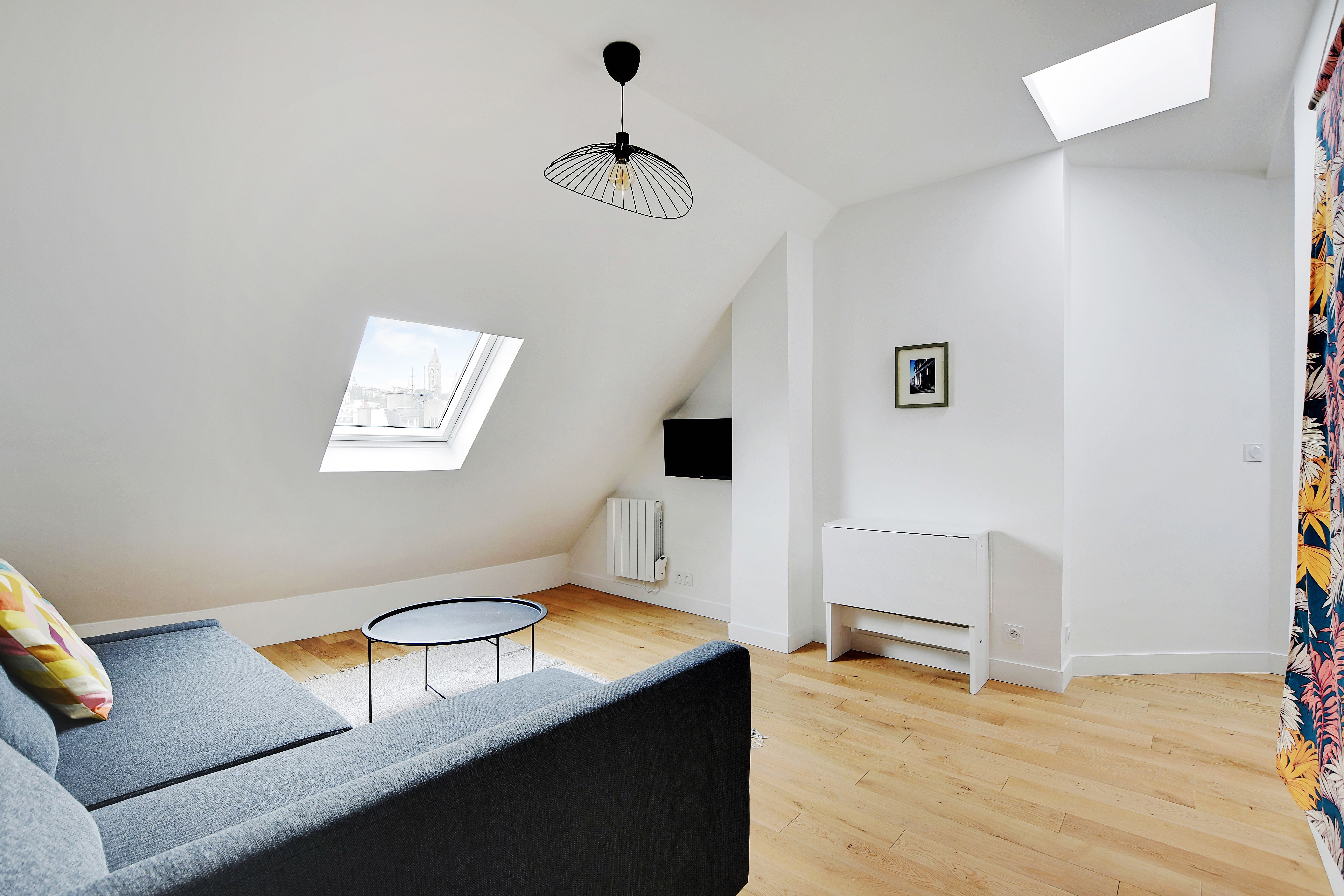 Nice 2 rooms refurbished - MOULIN ROUGE/PIGALE - BAIL MOBILITE — Paris, Île-de-France — vacation rental