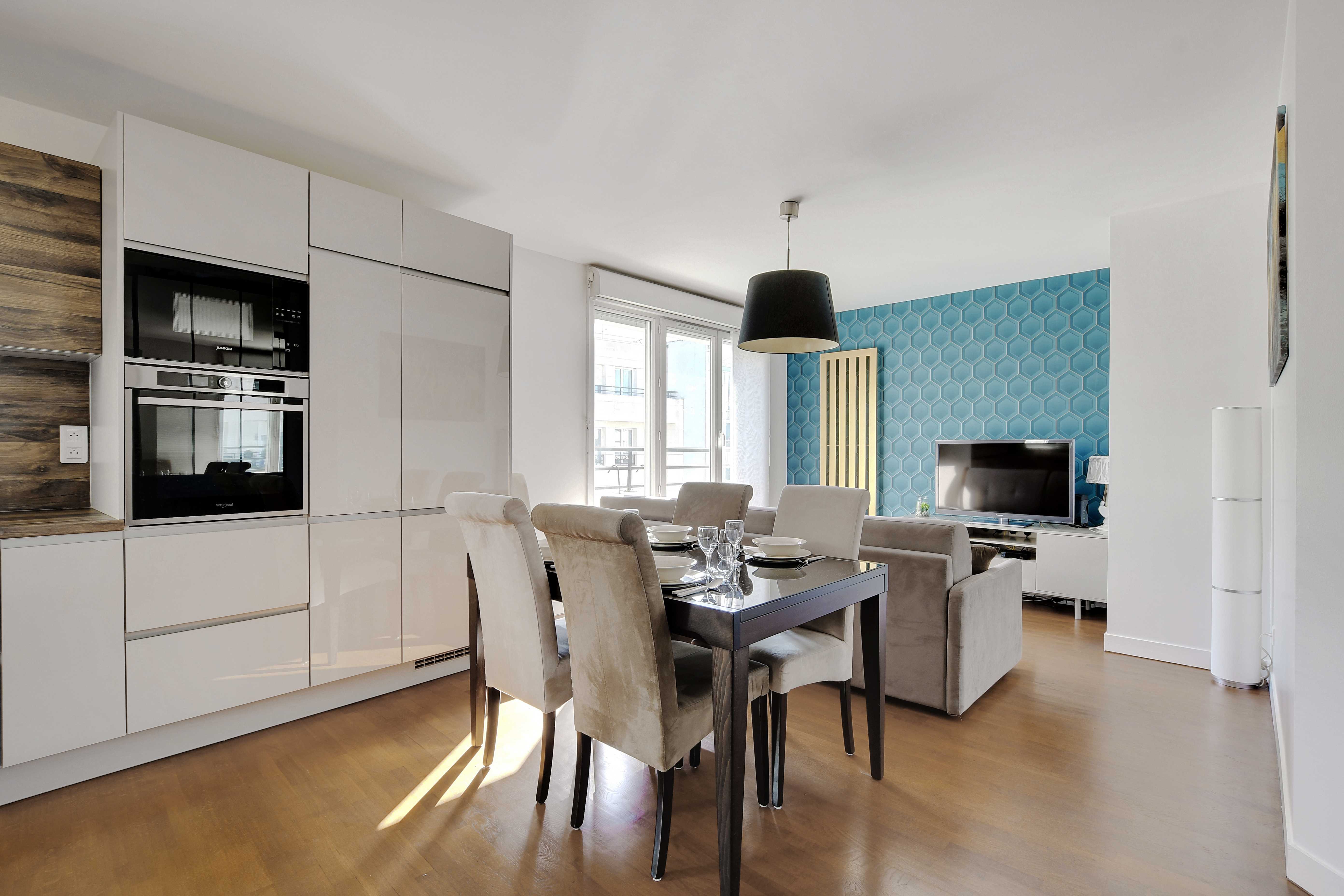 Super flat with balcony 2P / 1 BDR - Levallois — Levallois-Perret, Île-de-France — vacation rental