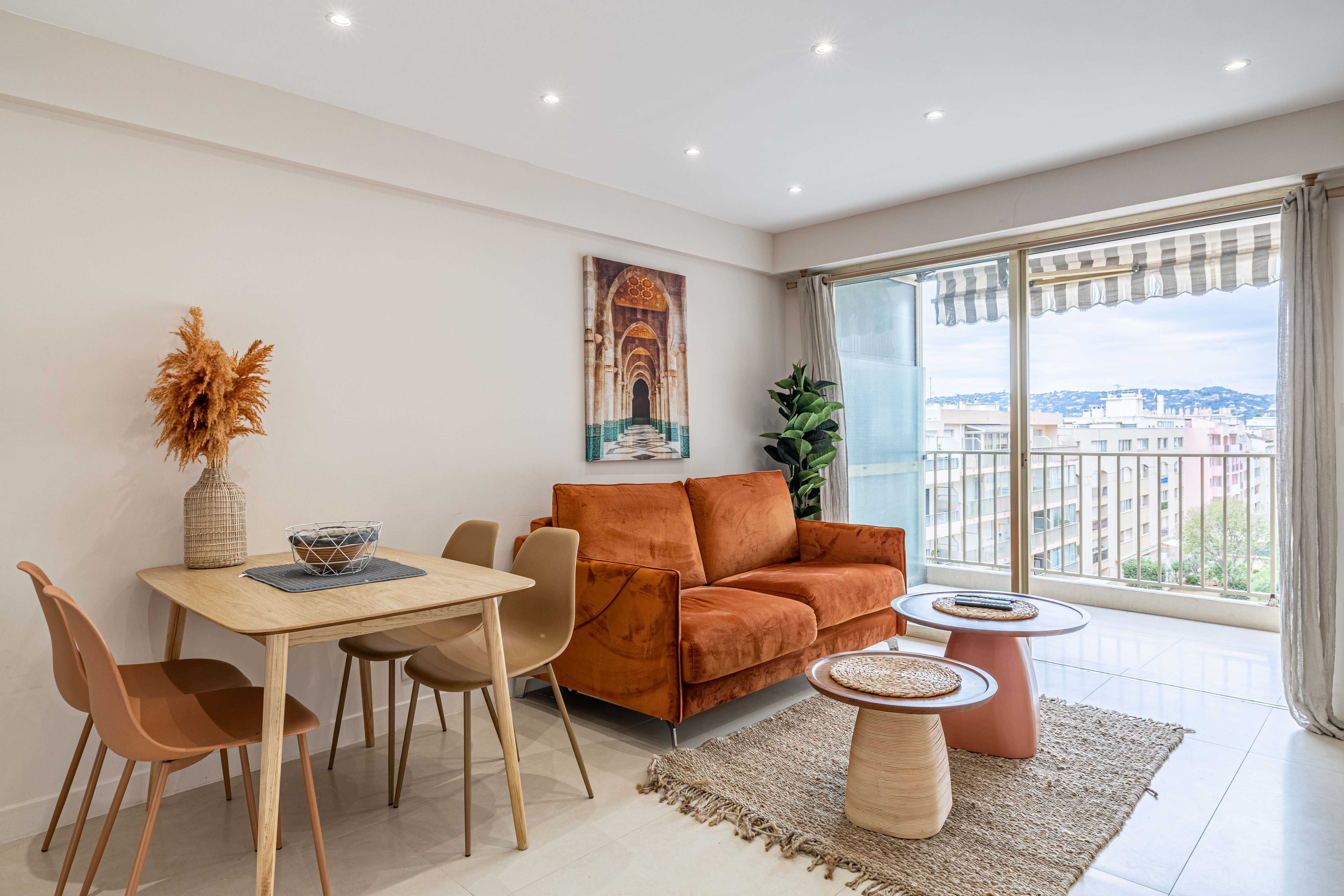 Renovated flat 250m from the beach - Town centre - 2BR/6p — Antibes, Provence-Alpes-Côte d'Azur — vacation rental