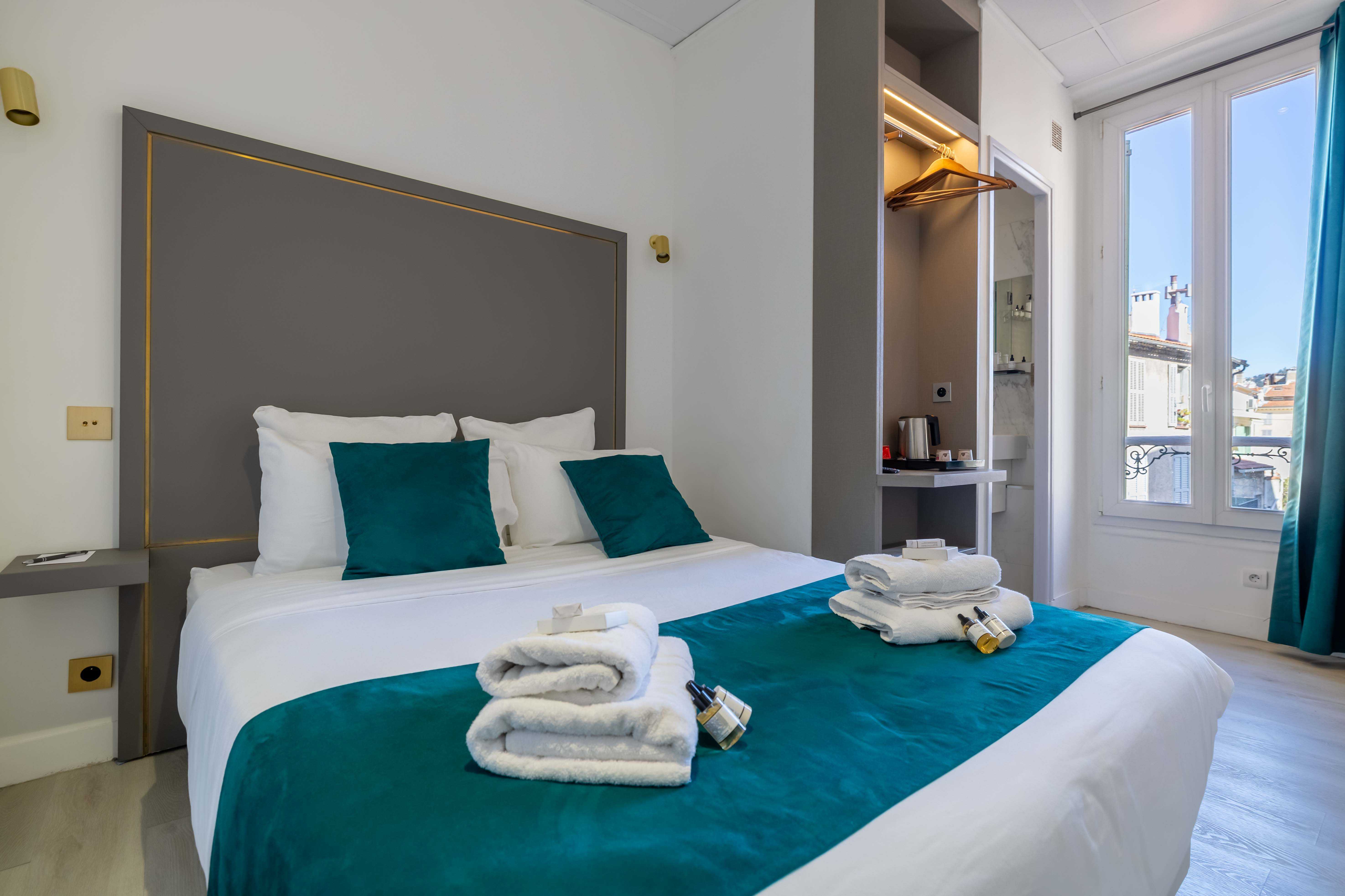 Residence Avaton - Cozy Bedrooms - Cannes Palais
— Cannes, Provence-Alpes-Côte d'Azur — vacation rental