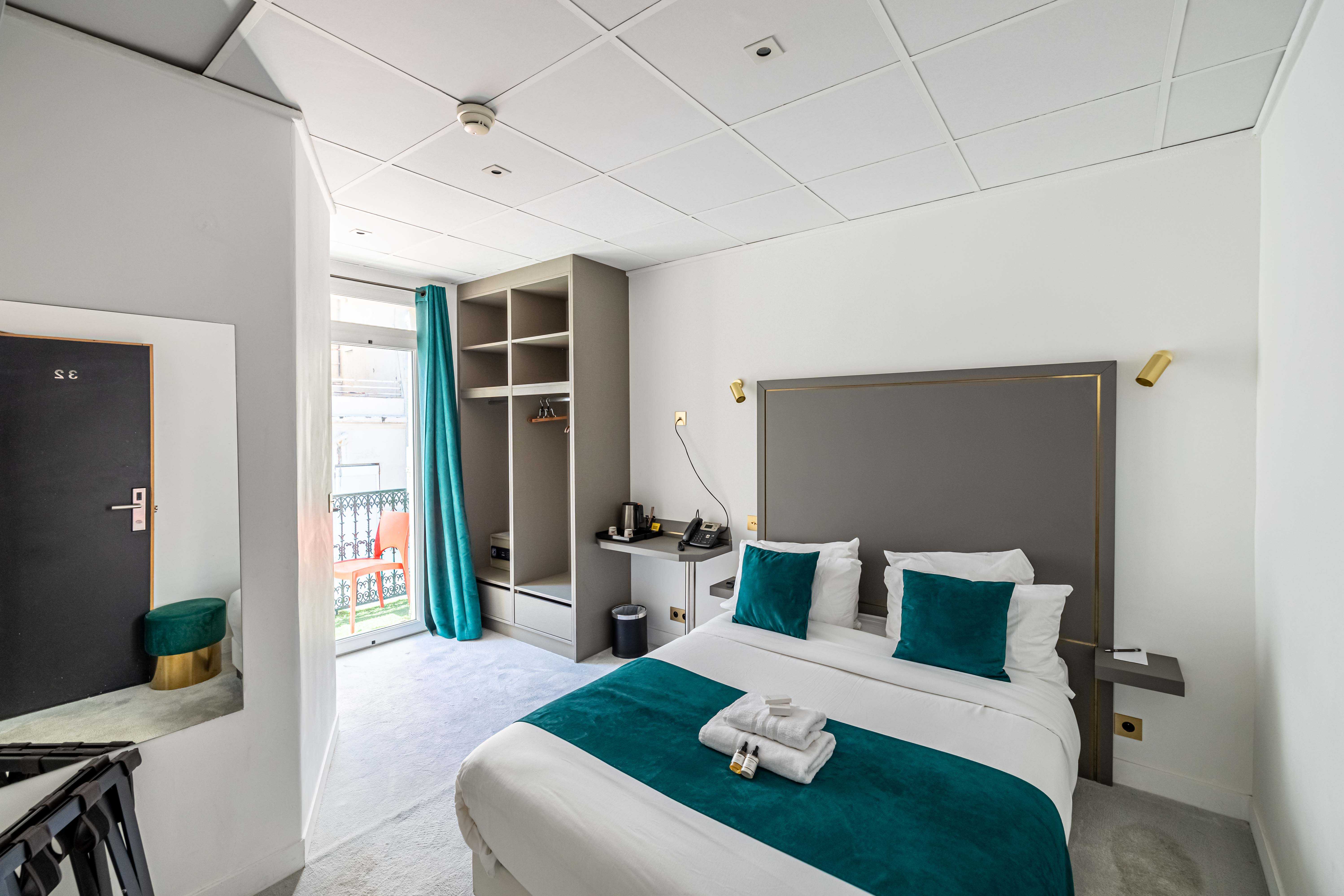 Residence Avaton - Bedroom with private Balcony — Cannes, Provence-Alpes-Côte d'Azur — vacation rental