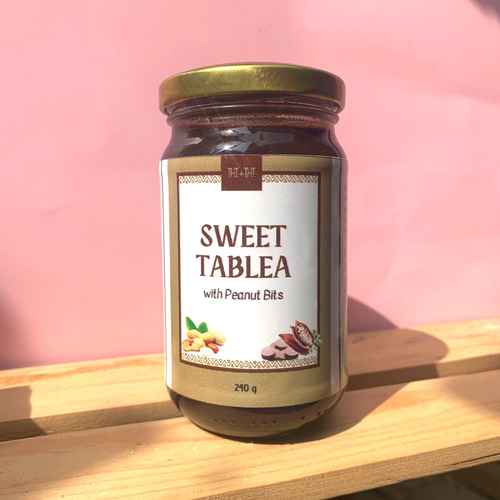sweet-tablea-with-peanuts-spread-